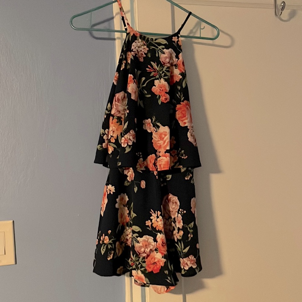 Lulus floral romper. Flowy and stretch fabric